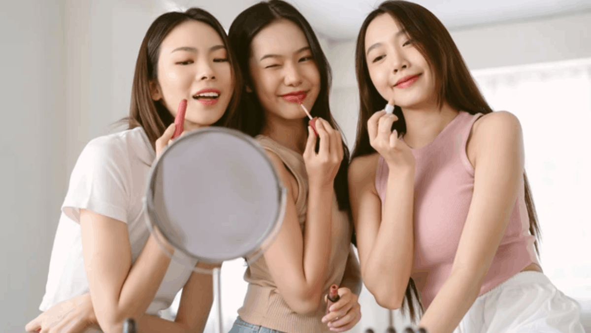 Lipstik produk makeup favorit