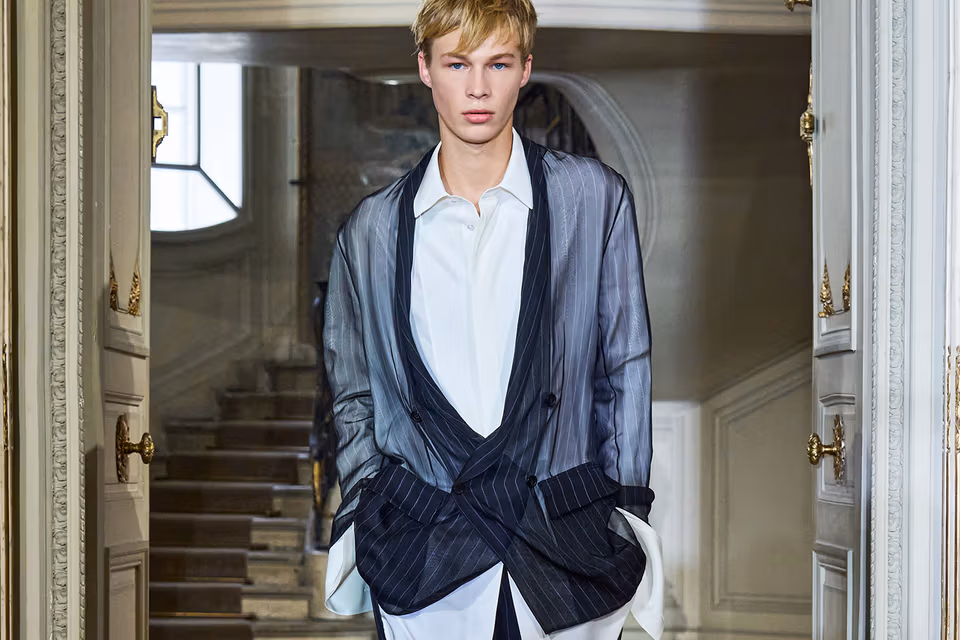 dior men s summer - ilustrasi berita Dior Men S Summer: Dior Men's Summer 2027: Menggoyang Konvensi melalui Replikasi…
