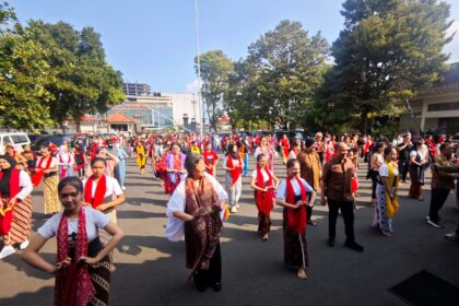 Lengger Bicara 2026 di Banyumas: Sekitar 5 Ribu Penari Bakal Memeriahkan Lenggeran Bareng 1 lengger bicara - ilustrasi berita Lengger Bicara 2026 di Banyumas: Sekitar 5 Ribu Penari Bakal Memeriahkan Lenggeran…