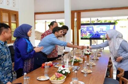 Pemkab Banyuwangi Luncurkan Oasis Wangi, Layanan Konsultasi Kesehatan Daring 24 Jam Nonstop 24 oasis wangi - ilustrasi berita Pemkab Banyuwangi Luncurkan Oasis Wangi, Layanan Konsultasi Kesehatan Daring 24 Jam…