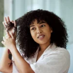 Rambut alami di musim panas: 7 rahasia menghindari kerusakan dan mempertahankan panjangnya 9 rambut alami - ilustrasi berita Rambut alami di musim panas: 7 rahasia menghindari kerusakan dan mempertahankan…