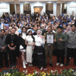 Dabe Beaute Pecahkan Rekor Live Affiliator Terbanyak di Satu Lokasi 9 rekor live affiliator - ilustrasi berita Dabe Beaute Pecahkan Rekor Live Affiliator Terbanyak di Satu Lokasi