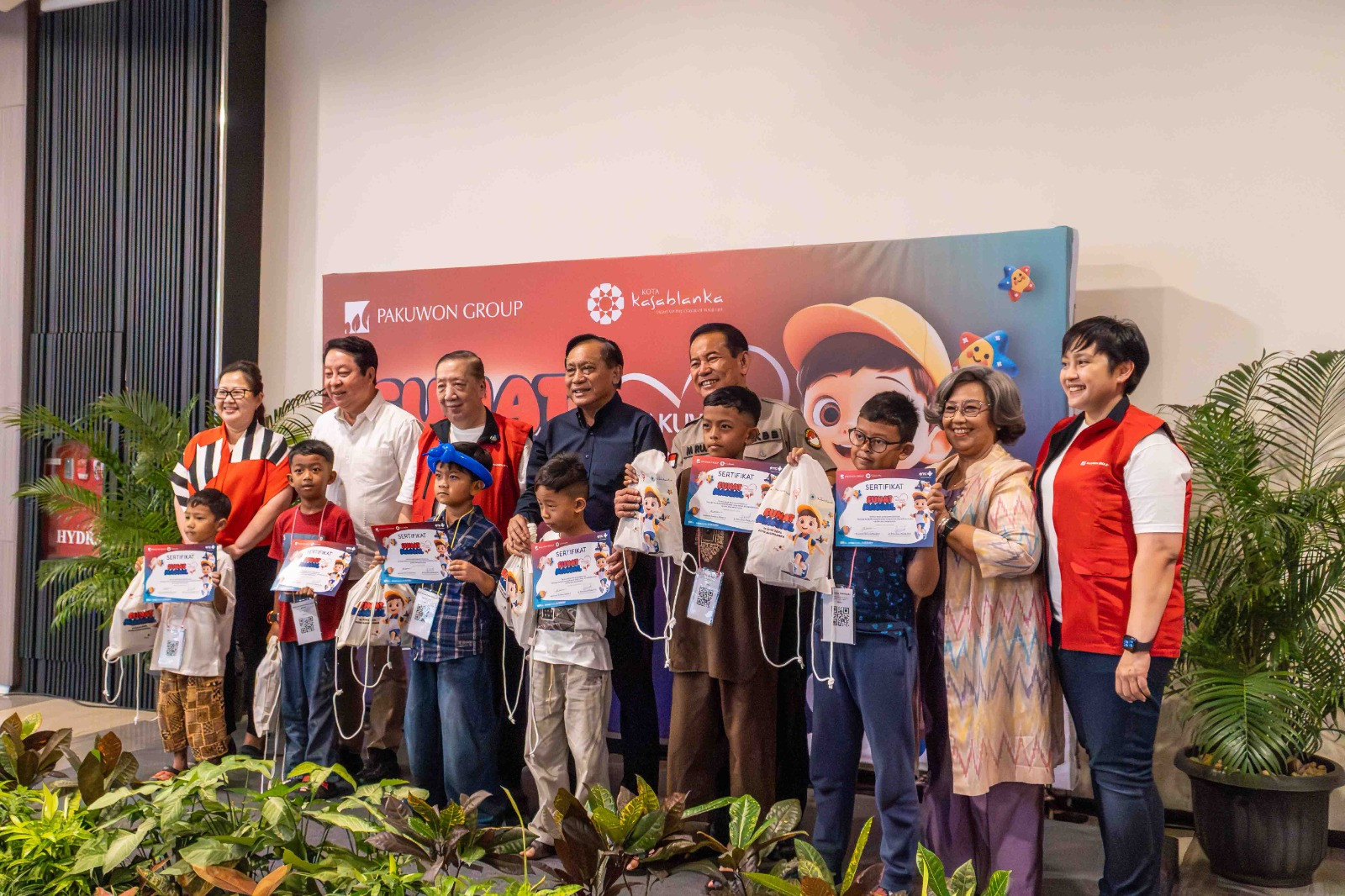 sunat massal Sekitar 700 Anak Ikut Sunat Massal yang Digelar Pakuwon Group,… sunat massal - ilustrasi berita Sekitar 700 Anak Ikut Sunat Massal yang Digelar Pakuwon Group, EMC Healthcare, dan YPP