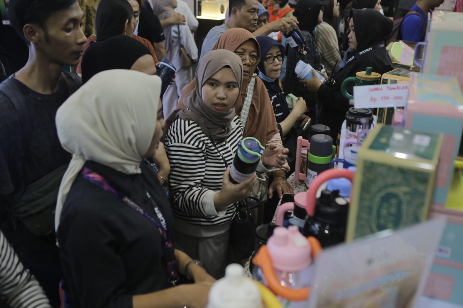 tumbler estetik Diskon Tumbler Estetik di Jakarta Fair 2026: Lock n Lock Obral… tumbler estetik - ilustrasi berita Diskon Tumbler Estetik di Jakarta Fair 2026: Lock n Lock Obral Hingga 85 Persen