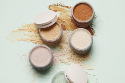 bedak penetap - ilustrasi berita Bedak penetap, rahasia makeup tahan lama dan tampak sempurna