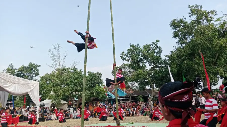 desa karanganyar Tradisi Pojhien Warnai Pencanangan Desa Karanganyar sebagai… desa karanganyar - ilustrasi berita Tradisi Pojhien Warnai Pencanangan Desa Karanganyar sebagai Desa Budaya di Bondowoso