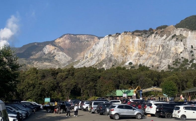gunung papandayan - ilustrasi berita Garut Genjot Pengembangan TWA Gunung Papandayan untuk Tarik Lebih Banyak Wisatawan