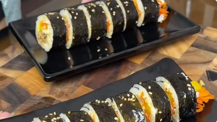 kimbab cheese bulgogi Kimbab Cheese Bulgogi: Menyimak Daya Tarik dan… kimbab cheese bulgogi - ilustrasi berita Kimbab Cheese Bulgogi: Menyimak Daya Tarik dan Fleksibilitas Isian Kimbab