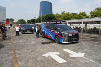 Tak Takluk Usia: Lansia Jelajah Benua dengan Toyota Voxy dalam Ekspedisi 10 Bulan 10 lansia jelajah benua - ilustrasi berita Tak Takluk Usia: Lansia Jelajah Benua dengan Toyota Voxy dalam Ekspedisi 10…