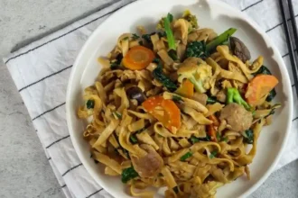 5 Rekomendasi Mie Tiaw Singkawang yang Legendaris dan Terenak 2026 11 mie tiaw singkawang - ilustrasi berita 5 Rekomendasi Mie Tiaw Singkawang yang Legendaris dan Terenak 2026