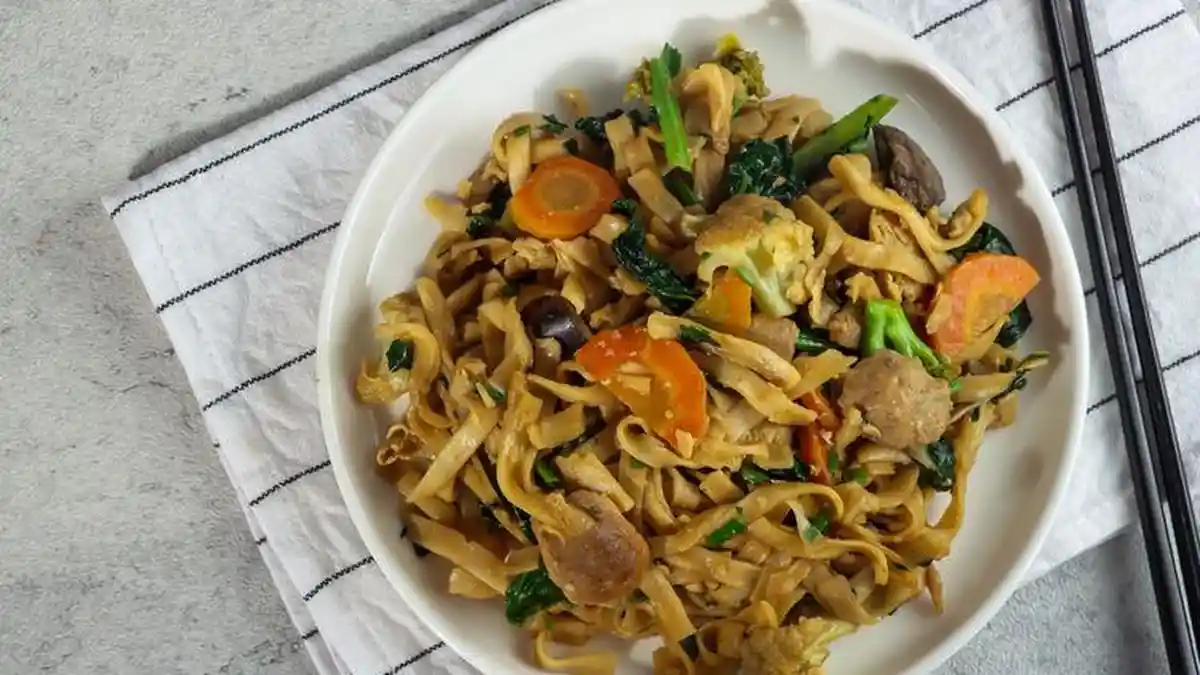 mie tiaw singkawang 5 Rekomendasi Mie Tiaw Singkawang yang Legendaris dan… mie tiaw singkawang - ilustrasi berita 5 Rekomendasi Mie Tiaw Singkawang yang Legendaris dan Terenak 2026