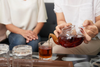 13 Dampak Negatif Sering Minum Teh: Apa yang Perlu Diketahui 2 sering minum teh - ilustrasi berita 13 Dampak Negatif Sering Minum Teh: Apa yang Perlu Diketahui