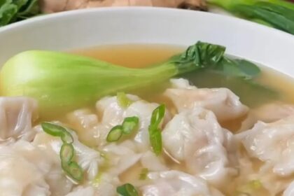 Sup Wonton Hangat: Cozy Wonton Soup dengan Isian Udang dan Daging yang Gurih 15 sup wonton - ilustrasi berita Sup Wonton Hangat: Cozy Wonton Soup dengan Isian Udang dan Daging yang Gurih
