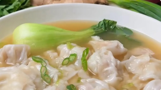 sup wonton Sup Wonton Hangat: Cozy Wonton Soup dengan Isian Udang dan Daging… sup wonton - ilustrasi berita Sup Wonton Hangat: Cozy Wonton Soup dengan Isian Udang dan Daging yang Gurih