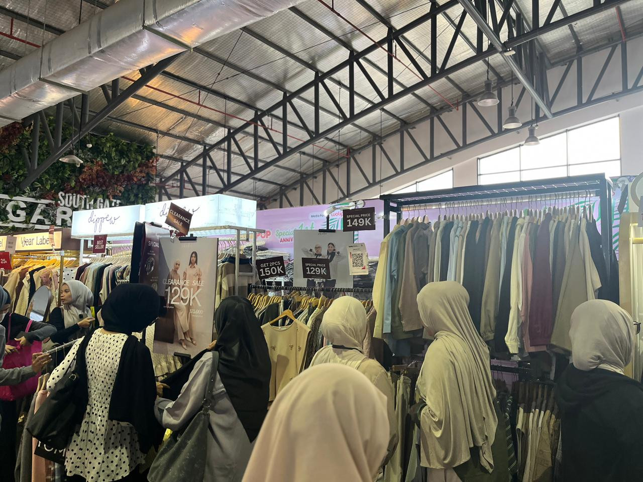 brand lokal 80 Brand Lokal Ramaikan Locapop Special 1st Anniversary dengan… brand lokal - ilustrasi berita 80 Brand Lokal Ramaikan Locapop Special 1st Anniversary dengan Beragam Promo