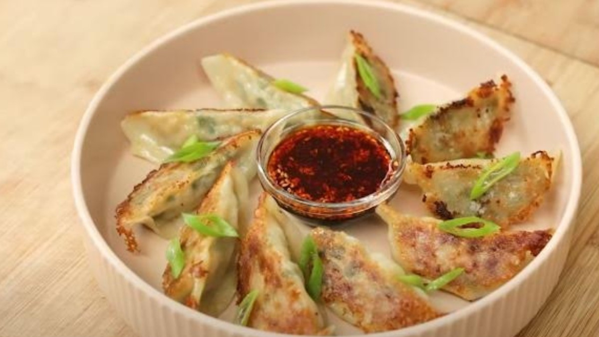 gyoza ayam Cocok Jadi Camilan Keluarga: Resep Gyoza Ayam yang Praktis gyoza ayam - ilustrasi berita Cocok Jadi Camilan Keluarga: Resep Gyoza Ayam yang Praktis
