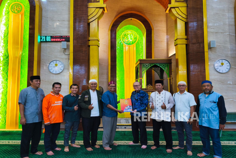 masjid pantai jembrana - ilustrasi berita Masjid Pantai Jembrana Dikembangkan Jadi Pusat Wisata Halal dan Ekonomi…