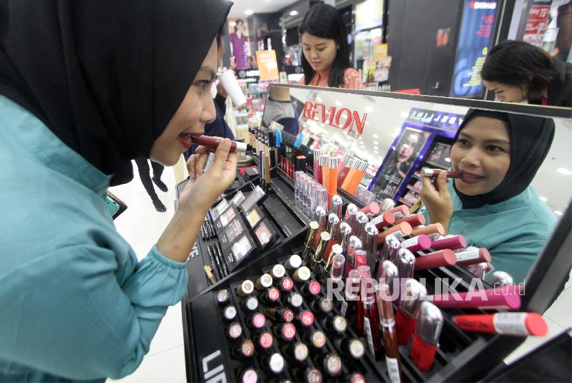 pengaruh influencer Pengaruh influencer: Remaja Kalap Pakai Kosmetik dan… pengaruh influencer - ilustrasi berita Pengaruh influencer: Remaja Kalap Pakai Kosmetik dan Skincare?