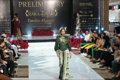raka raki 2026 - ilustrasi berita Raka Raki 2026 Sapa Pengunjung Mall di Gresik, Promosikan Pariwisata Secara Kreatif