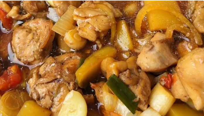 ayam kukus Ayam Kukus Kecap, Pilihan Menu Rumahan yang Praktis ayam kukus - ilustrasi berita Ayam Kukus Kecap, Pilihan Menu Rumahan yang Praktis