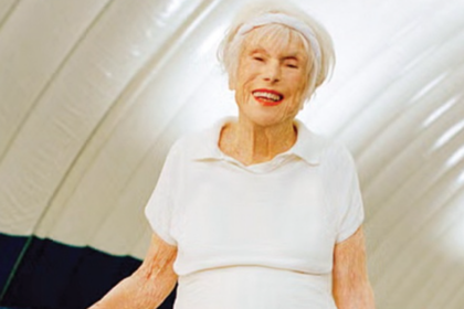 Nenek 101 Tahun Jadi Model Produk Kecantikan Paula’s Choice 11 nenek 101 tahun - ilustrasi berita Nenek 101 Tahun Jadi Model Produk Kecantikan Paula’s Choice