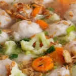 Resep Sup Bakso Ayam Homemade yang Hangat dan Cocok untuk Menu Keluarga 10 sup bakso ayam - ilustrasi berita Resep Sup Bakso Ayam Homemade yang Hangat dan Cocok untuk Menu Keluarga