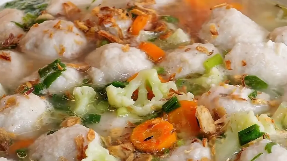sup bakso ayam Resep Sup Bakso Ayam Homemade yang Hangat dan Cocok untuk Menu… sup bakso ayam - ilustrasi berita Resep Sup Bakso Ayam Homemade yang Hangat dan Cocok untuk Menu Keluarga