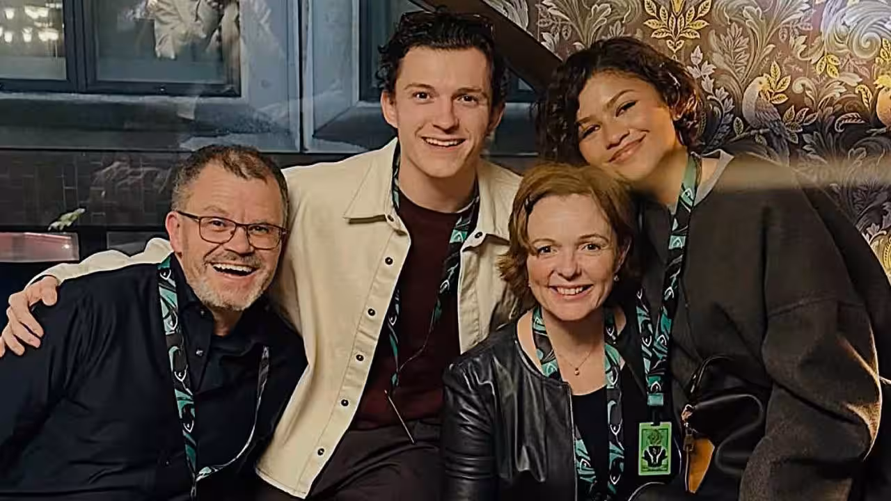 tom holland zendaya Tom Holland Zendaya Terlalu Lelah sehingga Batalkan… tom holland zendaya - ilustrasi berita Tom Holland Zendaya Terlalu Lelah sehingga Batalkan Liburan Mewah ke Jepang