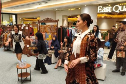 Wastra Magnet Wisata: Kemenpar Dorong Kain Tradisional Jadi Daya Tarik 23 wastra magnet wisata - ilustrasi berita Wastra Magnet Wisata: Kemenpar Dorong Kain Tradisional Jadi Daya Tarik